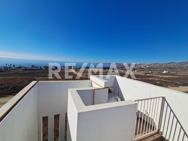 Moderna Casa Nueva en Venta con Terraza Panorámica y Vista al Mar