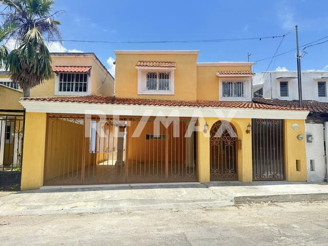 Casa en Venta de 3 recámaras ( una en planta baja) en Montecristo Mérida, Yuc.
