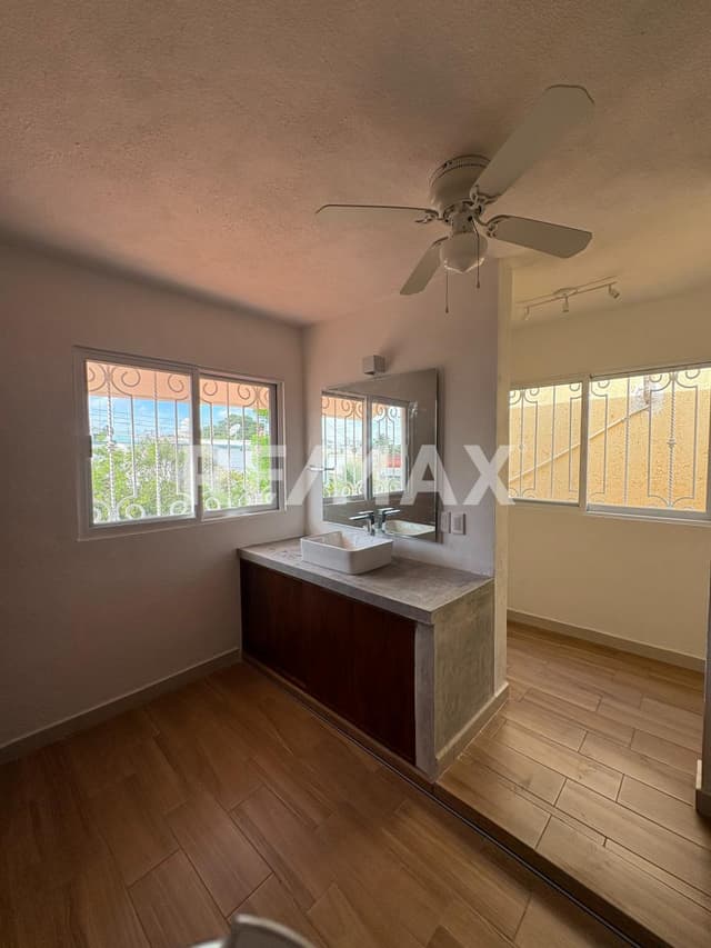 Casa en Venta de 3 recámaras ( una en planta baja) en Montecristo Mérida, Yuc.