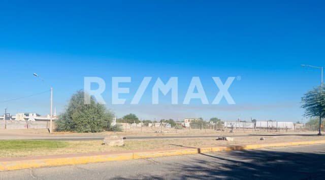 TERRENO COMERCIAL EN RENTA