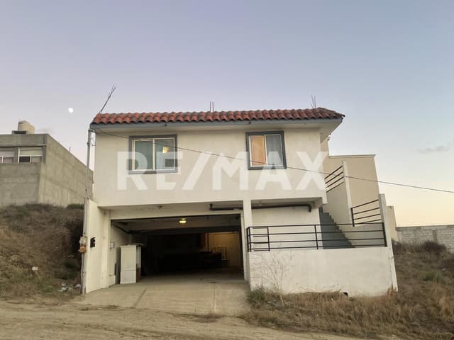 Venta de Casa Espaciosa y Moderna a Pasos del Océano