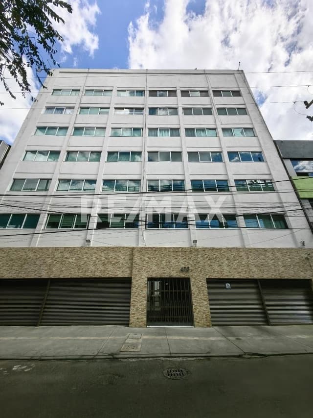 CERCA DE LA PLAZA DE TOROS