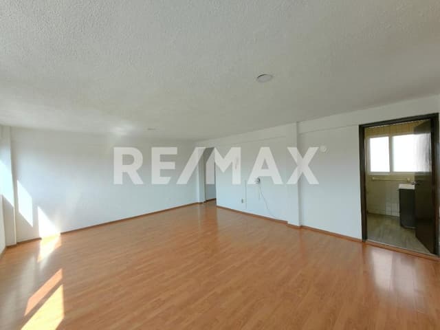 CERCA DE LA PLAZA DE TOROS