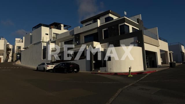 Residencia Moderna con Espectacular Vista al Mar – San Marino, Tijuana