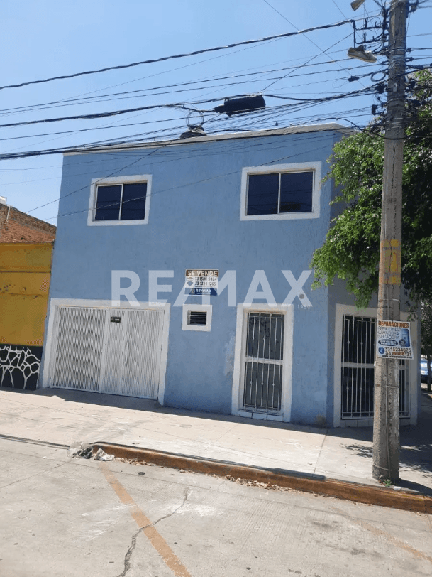 CASA DUPLEX UBICADA EN ESQUINA A LA VENTA EN COLONIA LA LOMA GUADALAJARA