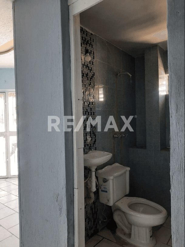 CASA DUPLEX UBICADA EN ESQUINA A LA VENTA EN COLONIA LA LOMA GUADALAJARA
