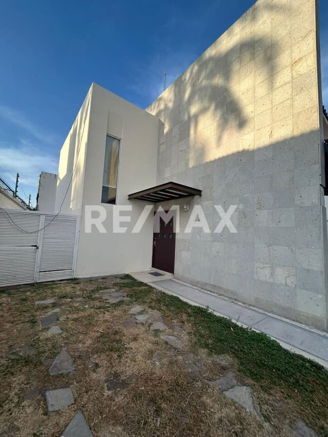 CASA EN VENTA PALMA REAL CELAYA