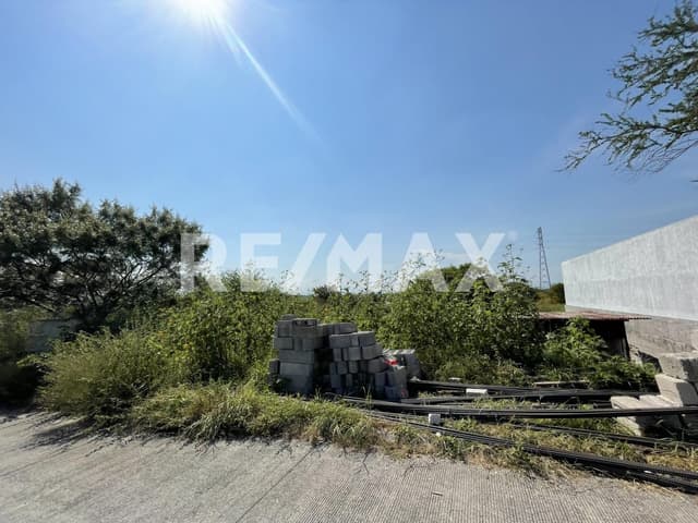 Venta de terreno en el Fracc. Club de Golf Santa Fe, Xochitepec, Morelos...Clave 5827