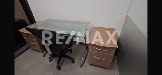 RENTA OFICINA AMUEBLADA LEVEL JURICA QUERETARO