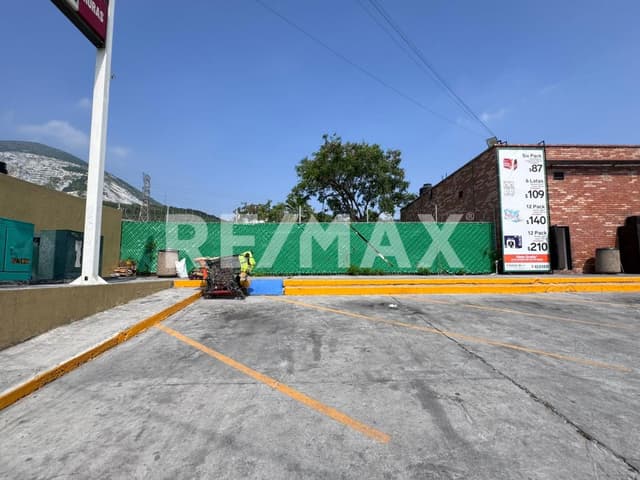 TERRENO EN RENTA USO COMERCIAL y HABITACIONAL