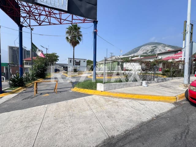 TERRENO EN RENTA USO COMERCIAL y HABITACIONAL