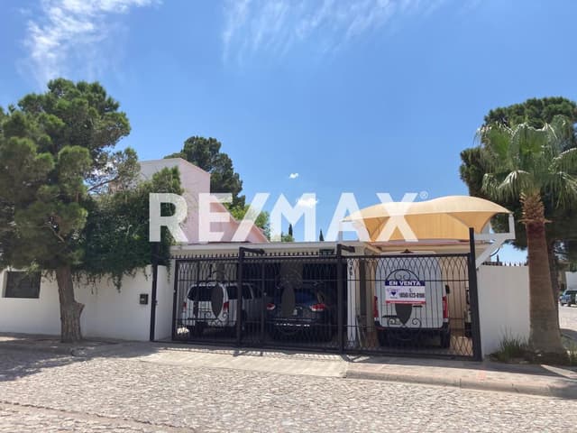 RESIDENCIA FRENTE A PARQUE EN VENTA EN RINCONES DE SAN MARCOS  
