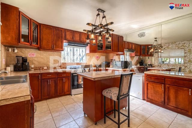 COLONIA 17 DE AGOSTO , CASA EN VENTA