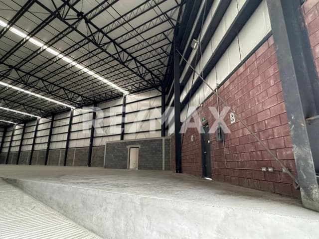 BODEGA USO COMERCIAL EN RENTA