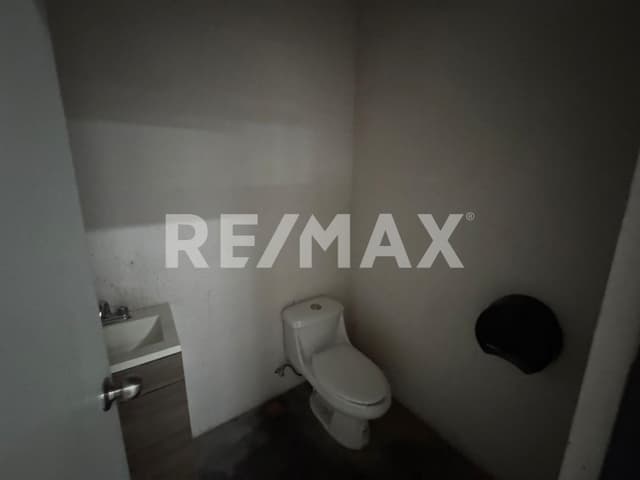 BODEGA USO COMERCIAL EN RENTA