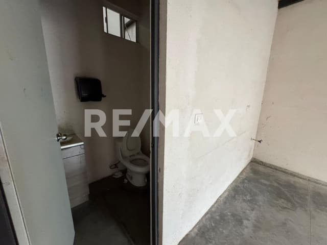 BODEGA USO COMERCIAL EN RENTA