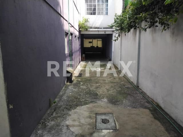 CASA - COMERCIAL EN RENTA