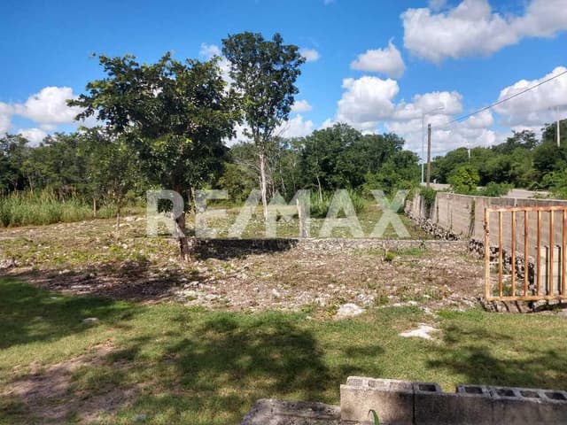 Amplio terreno a pie de carretera en Dzununcan