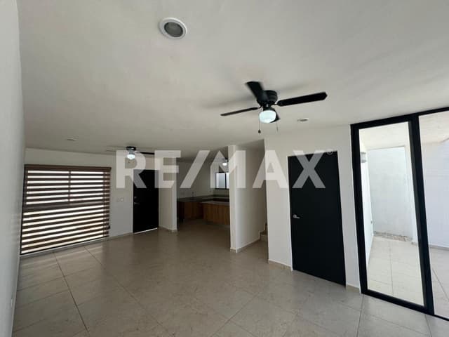 Casa en renta en privada Zensia, conkal, Yucatán