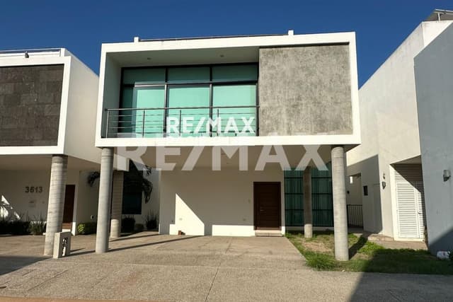 CASA EN VENTA EN PLAYA BRUJA