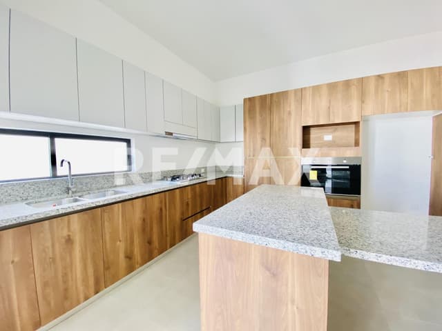 CASA EN VENTA EN LAS TROJES