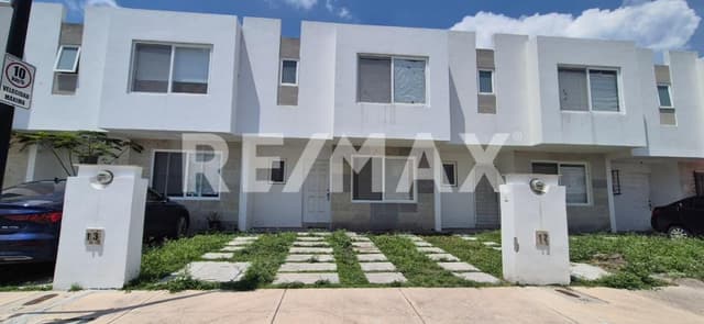 CASA  EN TRES CANTOS RESIDENCIAL QUERETARO