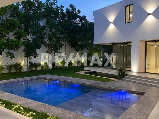 Lujosa Residencia en la zona de Altabrisa para entrega inmediata