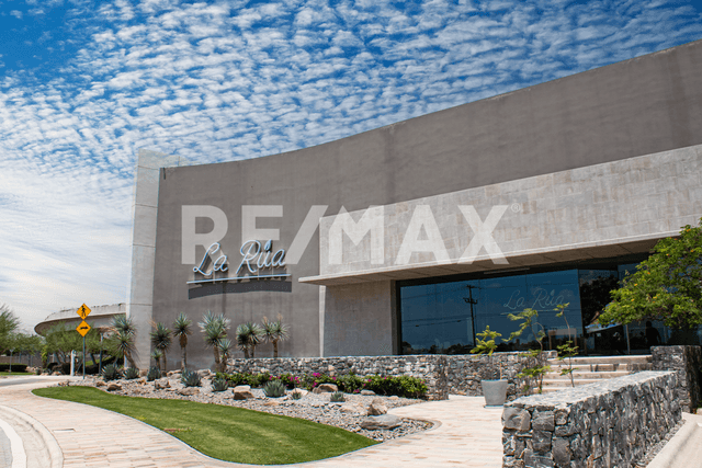 TERRENO EN VENTA EN LA RÚA RESIDENCIAL