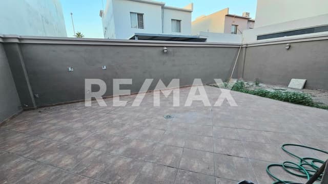 EN RENTA CASA PUERTA DE ALCALÁ