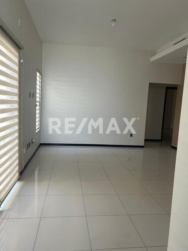 CASA EN RENTA EN AUREA RESIDENCIAL