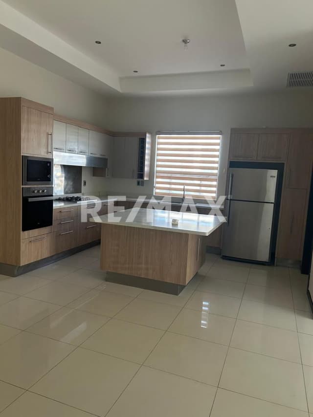CASA EN RENTA EN AUREA RESIDENCIAL