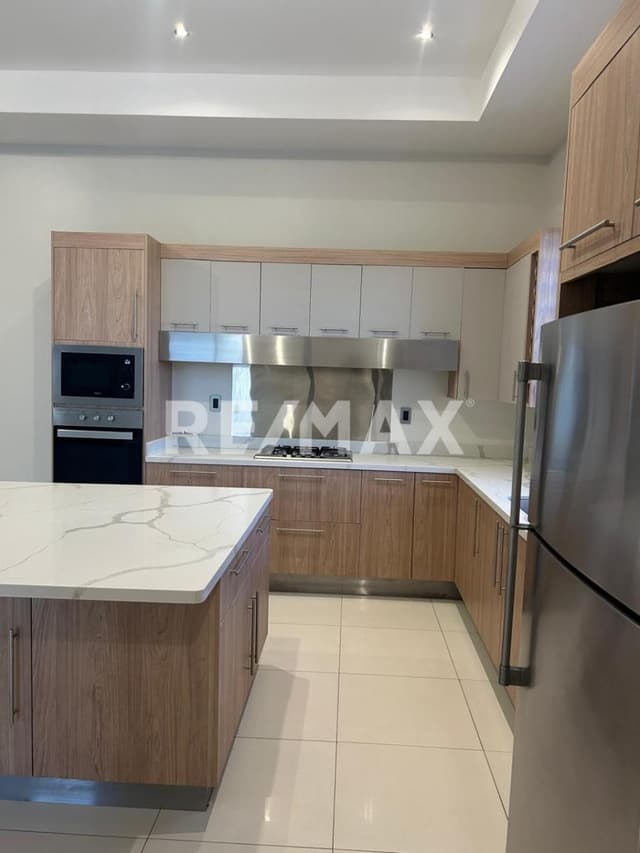 CASA EN RENTA EN AUREA RESIDENCIAL