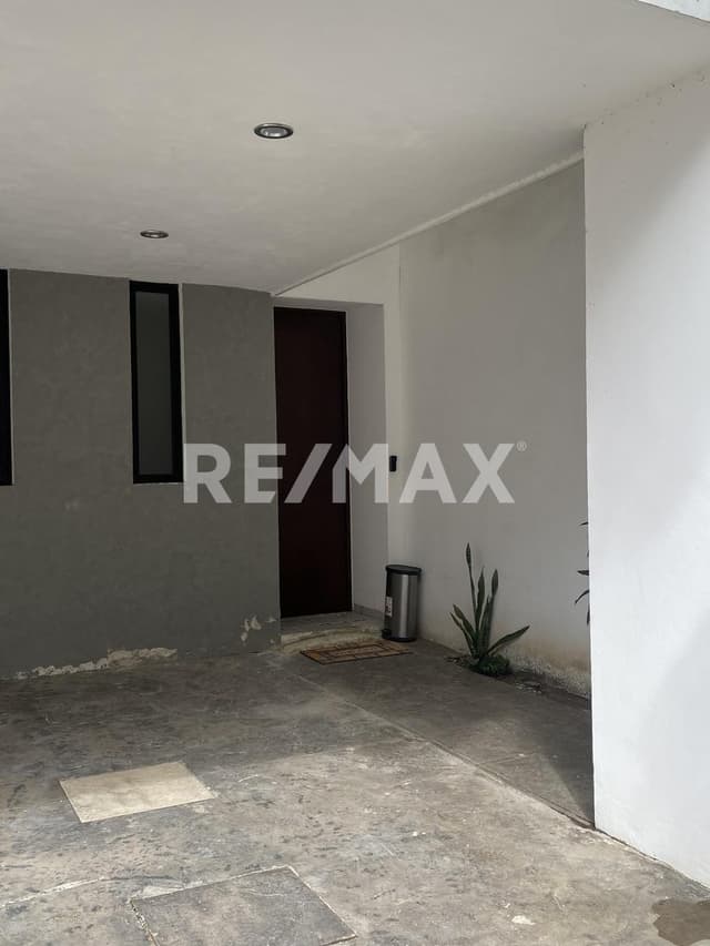 RENTA de TH amueblado y equipado dentro del periférico