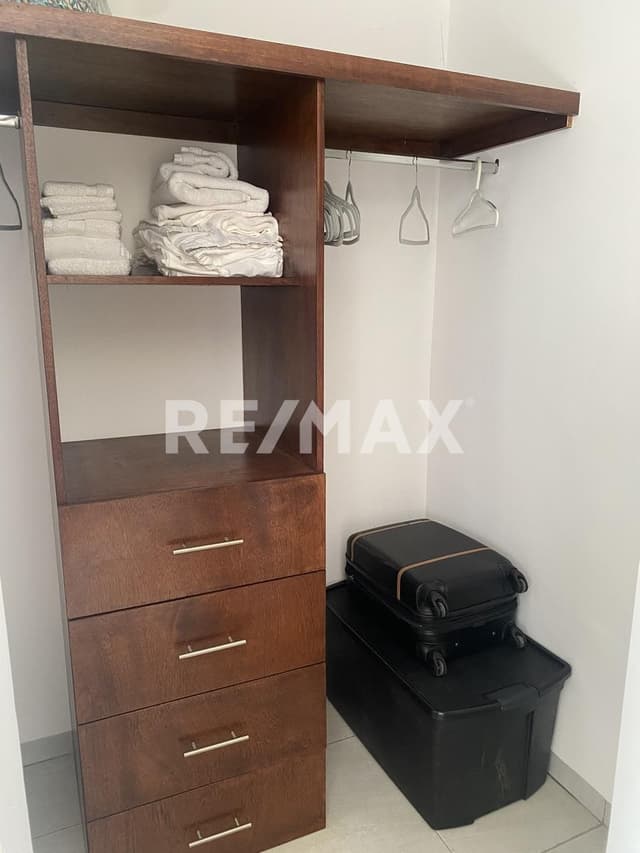 RENTA de TH amueblado y equipado dentro del periférico