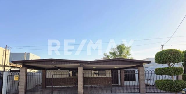 SE VENDE CASA EN VILLAFONTANA.