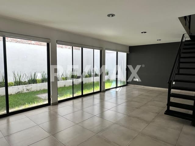 CASA EN VENTA EN PUNTA ESMERALDA CORREGIDORA