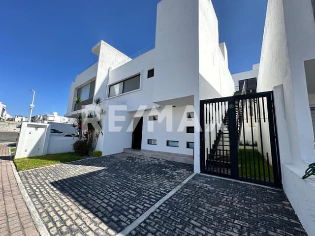 CASA EN VENTA EN PUNTA ESMERALDA CORREGIDORA
