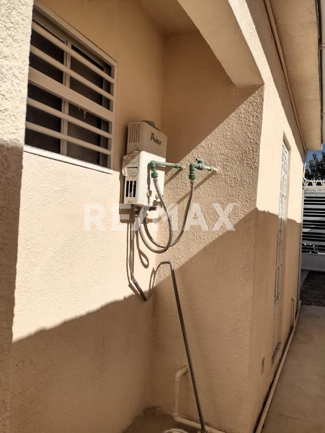 EN VENTA CASA DE UNA PLANTA EN EL BARREAL 