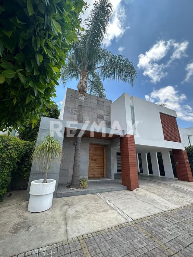 CASA EN VENTA CLUSTER 444
