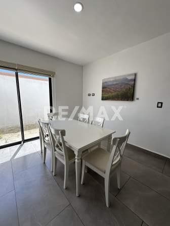 Hermosa casa amueblada en Viñedos del Mar