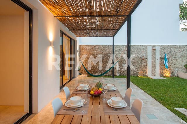 CASA EN VENTA EN EL CENTRO MÉRIDA TOTALMENTE EQUIPADA CON ALBERCA, SAN SEBASTIAN