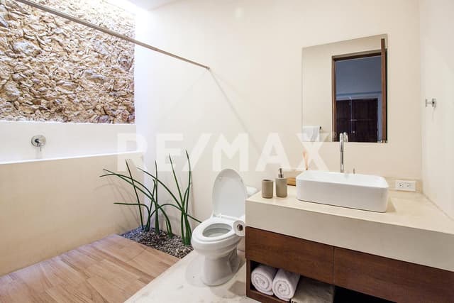 CASA EN VENTA EN EL CENTRO MÉRIDA TOTALMENTE EQUIPADA CON ALBERCA, SAN SEBASTIAN