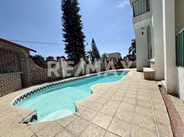 Casa en venta con seguridad, Fracc. Club de Golf Cuernavaca...Clave 5974