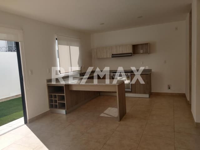 CASA EN VENTA FRENTE A ANTEA DE 4 RECÁMARAS