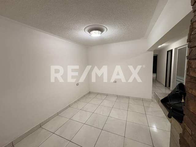 Casa en Venta con 2 Unidades Rentables en calle Luna Barrio de Analco