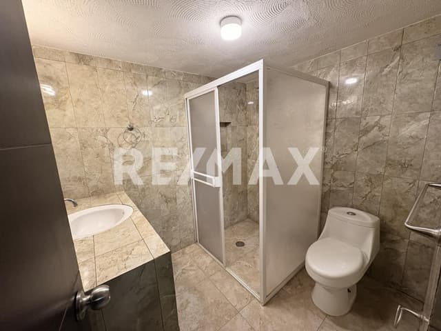 Casa en Venta con 2 Unidades Rentables en calle Luna Barrio de Analco