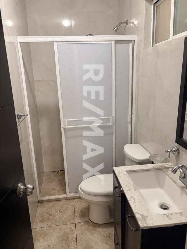 Casa en Venta con 2 Unidades Rentables en calle Luna Barrio de Analco