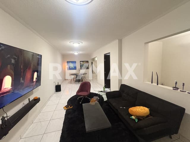 Casa en Venta con 2 Unidades Rentables en calle Luna Barrio de Analco