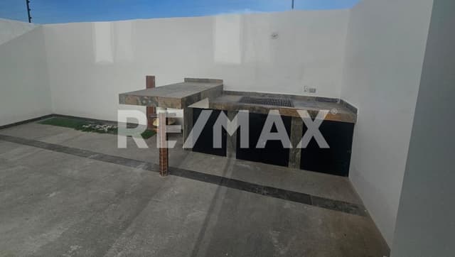 CASA AMUEBLADA EN RENTA UBICADA EN FRACC. CERRADAS DEL VALLE