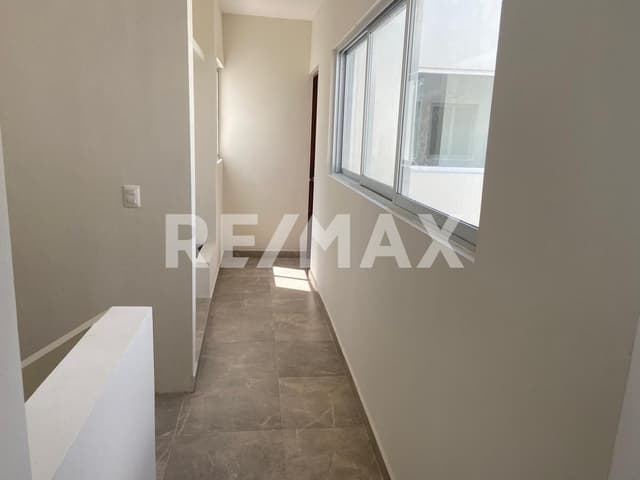 Vive en Dzityá: Casa Moderna con Alberca y Espacios Amplios